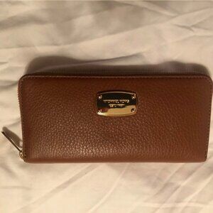 Micheal Kors Brown Leather Zip Wallet